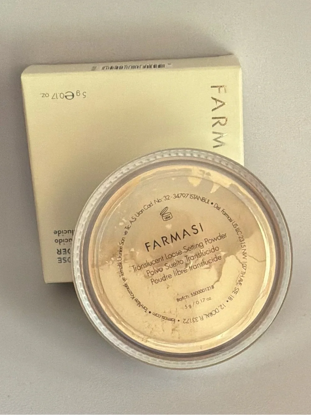 🌙✨🏷️Farmasi Translucent Loose Setting Powder — Cream & Silver Compact